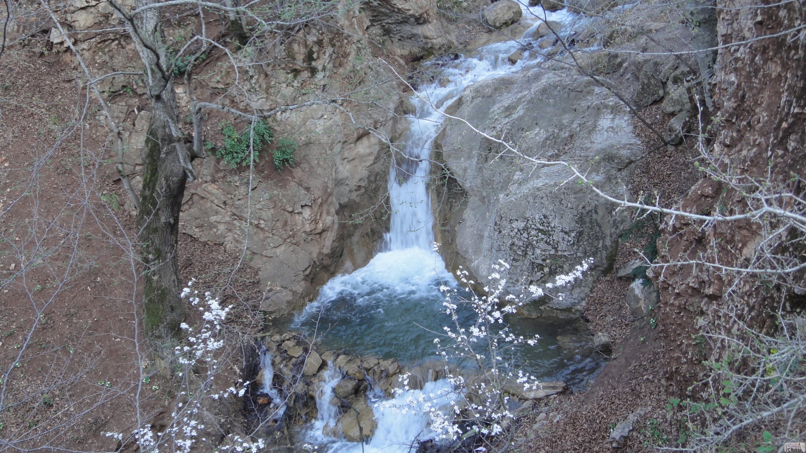 آبشار زیبا لیدر روستای ارم شهرستان نکا